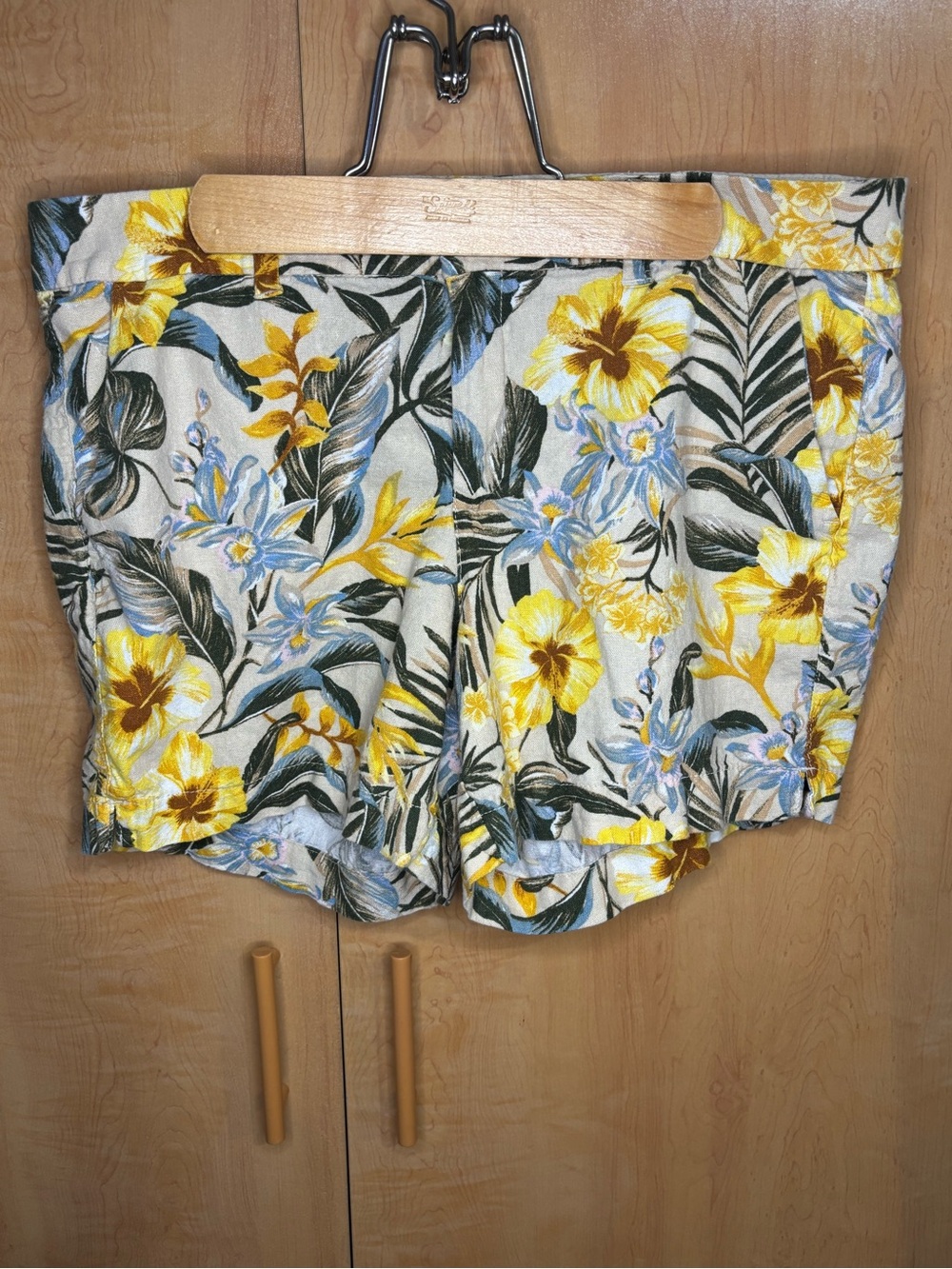 Old Navy Yellow Floral Tropical Print Women's Shorts